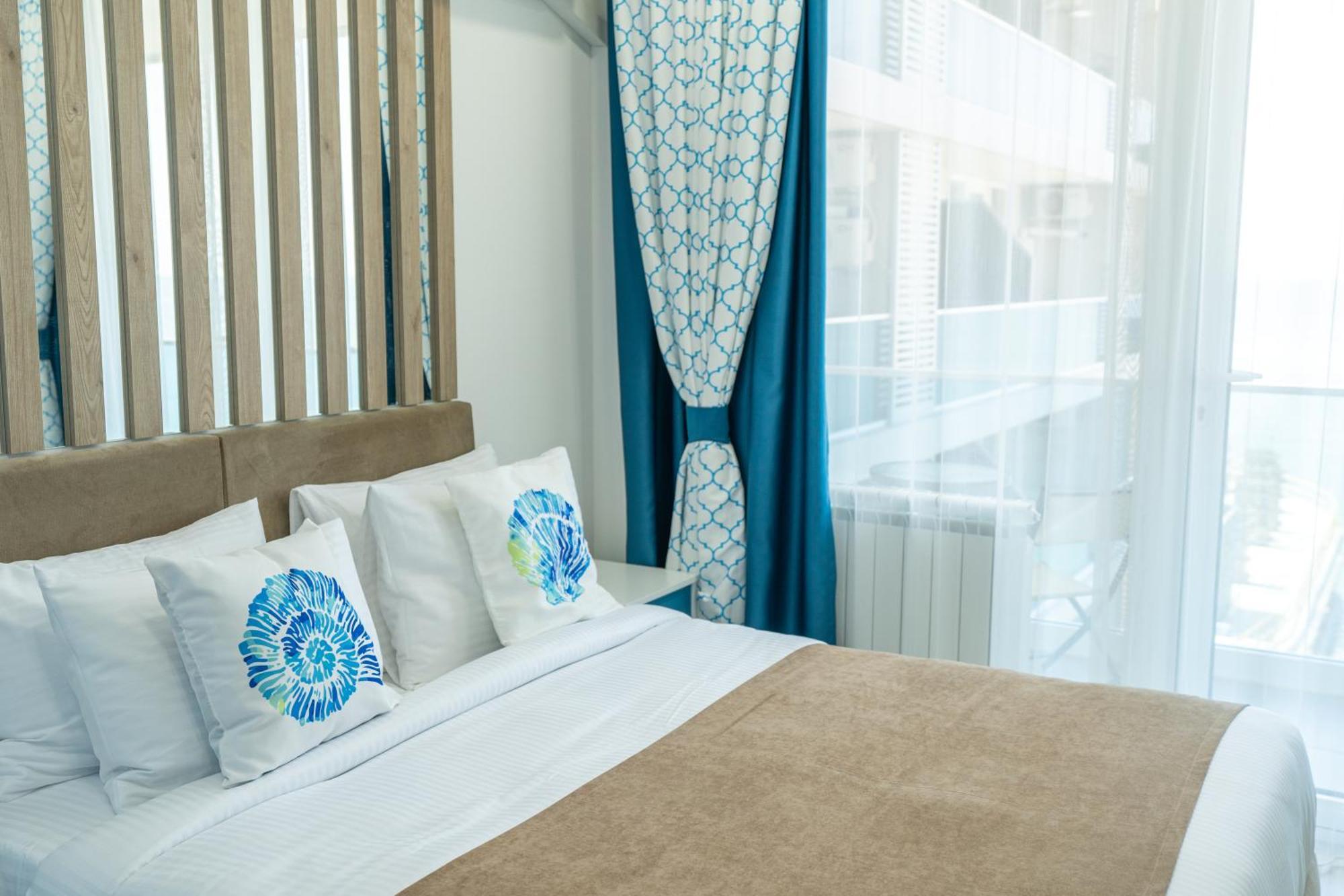 Seagull Beachfront Boutique Hotel Batumi Værelse billede