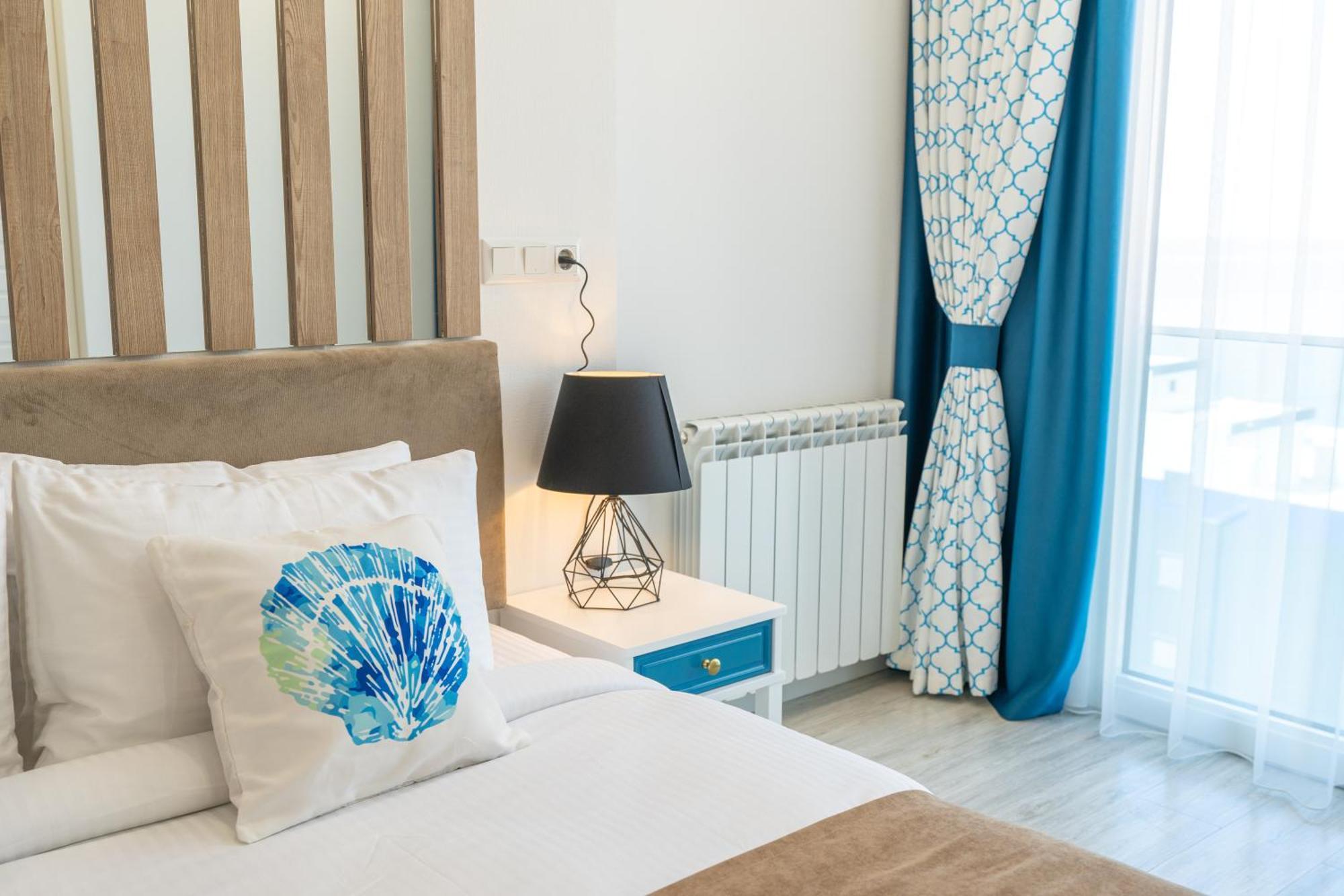 Seagull Beachfront Boutique Hotel Batumi Værelse billede